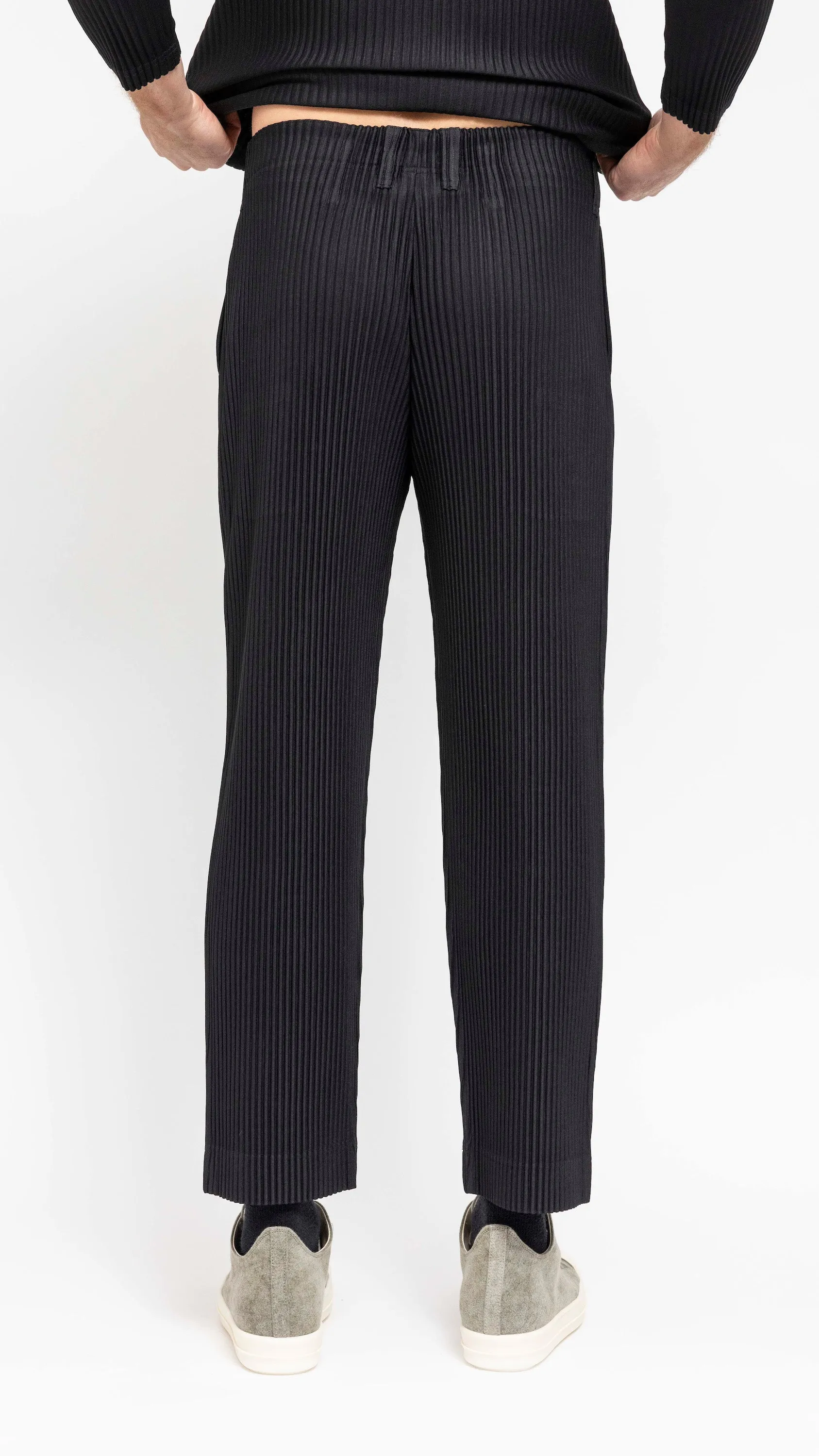 HOMME PLISSÉ ISSEY MIYAKE BLACK BASICS PANTS